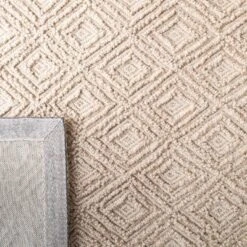 Lola Geometric Tufted Rug - Safavieh -My home decor GUEST 24f6d3a0 e70b 410d a23a a046ed4f9b74