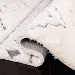 Angelique Geometric Design Loomed Rug - Safavieh -My home decor GUEST 2993bf7e e6e9 4616 8498 5fd2c165e5e2