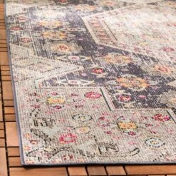 Tia Medallion Area Rug - Safavieh