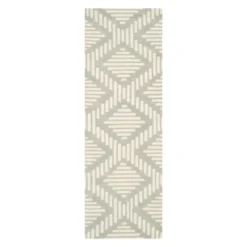 Becky Geometric Tufted Accent Rug - Safavieh -My home decor GUEST 3b66a65c 9a7a 4c91 8705 ebf0e8733392