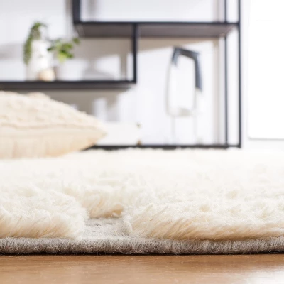 Casablanca CSB705 Hand Woven Area Rug - Safavieh 3 Casablanca CSB705 Hand Woven Area Rug - Safavieh - Image 3