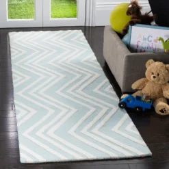 Safavieh Kids SFK910 Hand Tufted Area Rug - Safavieh