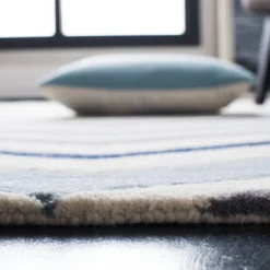 Dublin Chevron Geometric Tufted Area Rug - Safavieh -My home decor GUEST 6882338b e914 4a99 a7c9 2cd4faa4557c