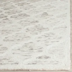 Tricia Quatrefoil Design Loomed Accent Rug - Safavieh