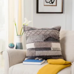 Gareth Pillow - Charcoal/Silver - 20" X 20" - Safavieh