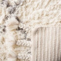 Casablanca CSB951 Hand Tufted Area Rug - Safavieh -My home decor GUEST a14a36b4 39cc 4f4b ac71 22548ed7e6e8