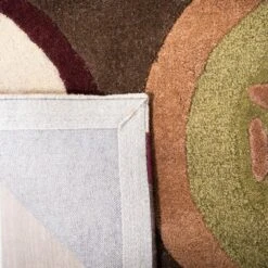 2'x3' Floral Tufted Accent Rug Brown - Safavieh -My home decor GUEST b27fc5ed eb29 4b98 8d01 d92cf3e8ac49