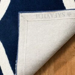 Brittany Geometric Tufted Accent Rug - Safavieh -My home decor GUEST c53fb346 2634 4195 9f03 486337c9c705