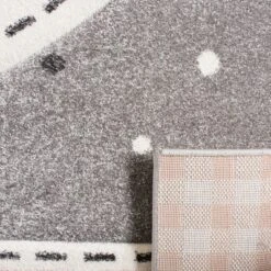 Carousel Kids CRK154 Power Loomed Area Rug - Safavieh -My home decor GUEST cd9d4778 e996 4194 bb55 84c1c7598a8b