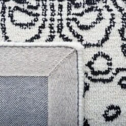 Metro MET993 Hand Tufted Area Rug - Safavieh -My home decor GUEST eb753f2c a99b 4587 9c30 6214143e49f4