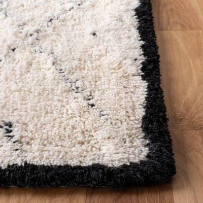 Rosalina Rug Ivory/Black - Safavieh 2 Rosalina Rug Ivory/Black - Safavieh - Image 2
