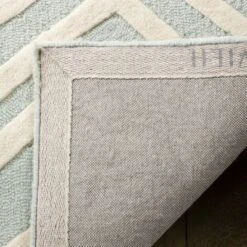 Safavieh Kids SFK910 Hand Tufted Area Rug - Safavieh -My home decor GUEST f320feed 6e60 4952 96ce bfe3189f733d