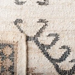 Kilim KLM762 Hand Woven Area Rug - Safavieh -My home decor GUEST fe5b9c2f a3fd 4158 ac6f fba515a1d7dc